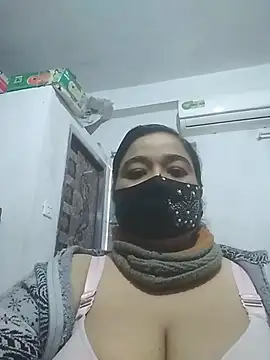 Snapshot of momo_loves chatting on February 6, 2026, 3:35 am momo loves online show from February 6, 2026, 3:35 am