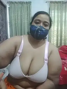 Snapshot of momo_loves chatting on February 27, 2026, 5:51 am momo loves online show from February 27, 2026, 5:51 am