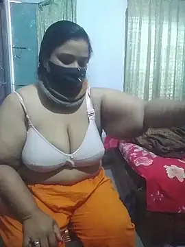 Snapshot of momo_loves chatting on February 12, 2026, 3:28 am momo loves online show from February 12, 2026, 3:28 am