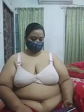 Snapshot of momo_loves chatting on March 1, 2026, 5:35 pm momo loves online show from March 1, 2026, 5:35 pm