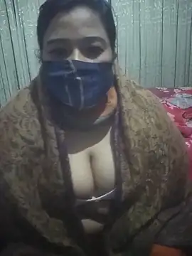 Snapshot of momo_loves chatting on January 31, 2026, 7:12 pm momo loves online show from January 31, 2026, 7:12 pm