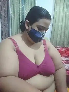 Snapshot of momo_loves chatting on June 26, 2026, 2:06 am momo loves online show from June 26, 2026, 2:06 am