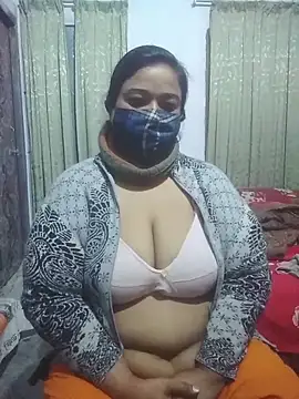 Snapshot of momo_loves chatting on February 2, 2026, 6:07 pm momo loves online show from February 2, 2026, 6:07 pm