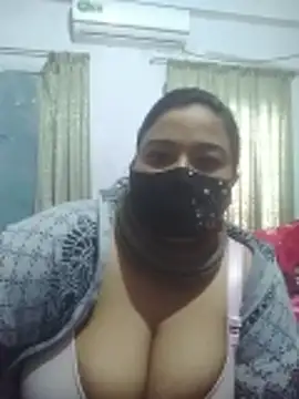 Snapshot of momo_loves chatting on February 4, 2026, 6:19 am momo loves online show from February 4, 2026, 6:19 am