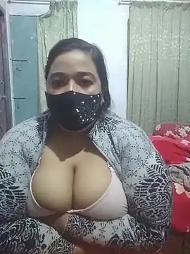 Snapshot of momo_loves chatting on February 11, 2026, 2:28 pm momo loves online show from February 11, 2026, 2:28 pm