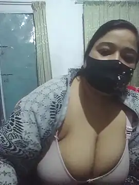 Snapshot of momo_loves chatting on February 10, 2026, 2:16 pm momo loves online show from February 10, 2026, 2:16 pm