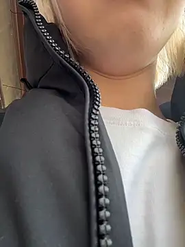 AshleyMur online show from March 19, 2026, 5:51 am