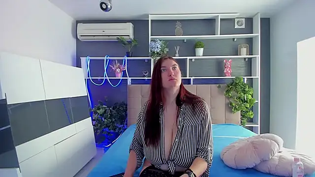 StephieRousee online show from March 11, 2026, 6:18 am