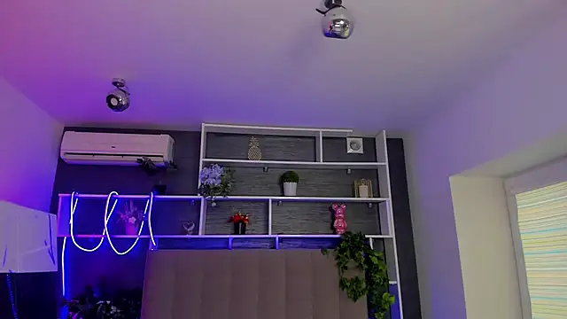 StephieRousee online show from February 24, 2026, 6:14 am