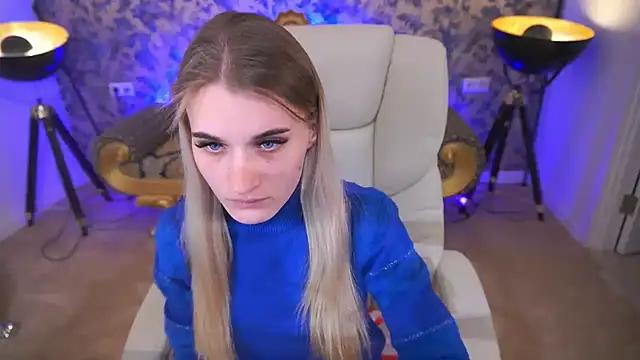 DiamondNina online show from April 21, 2026, 6:58 pm