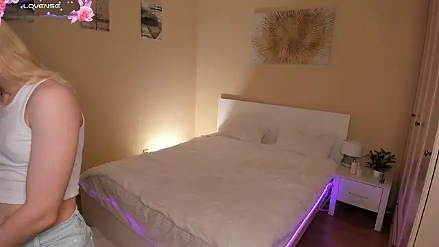 SweetNova  online show from April 18, 2026, 11:56 am