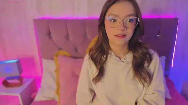 alyy cut3 online show from February 10, 2026, 1:21 pm