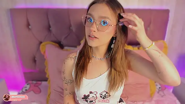 alyy cut3 online show from April 8, 2026, 8:43 pm