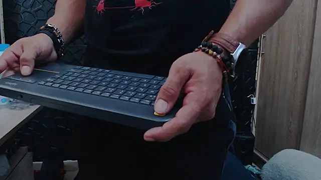 Snapshot of viktor_herrera chatting on February 9, 2026, 9:02 pm viktor herrera online show from February 9, 2026, 9:02 pm