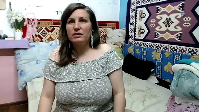 Snapshot of Adelinemilf chatting on May 15, 2026, 5:27 am Adelinemilf online show from May 15, 2026, 5:27 am
