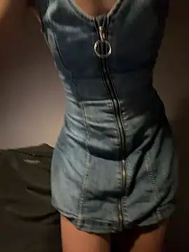 Snapshot of ElenaWhitmore chatting on June 23, 2026, 9:13 pm ElenaWhitmore online show from June 23, 2026, 9:13 pm