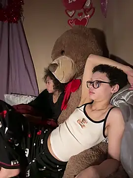 Snapshot of jojosbizarrelyf chatting on February 15, 2026, 2:45 am jojosbizarrelyf online show from February 15, 2026, 2:45 am