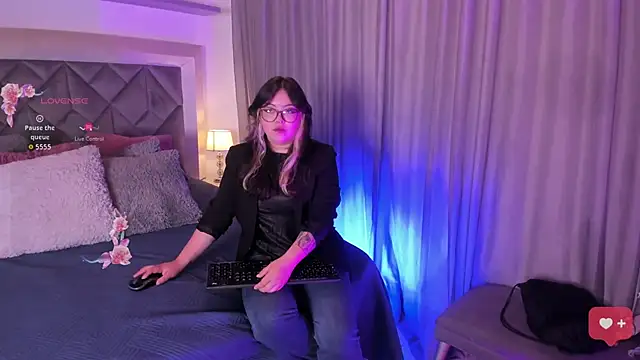 Snapshot of CalmaCaos chatting on February 24, 2026, 11:33 am CalmaCaos online show from February 24, 2026, 11:33 am