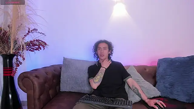 Snapshot of CalmaCaos chatting on February 22, 2026, 1:24 pm CalmaCaos online show from February 22, 2026, 1:24 pm