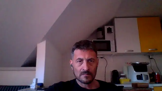 Snapshot of colosone chatting on May 11, 2026, 4:15 pm colosone online show from May 11, 2026, 4:15 pm