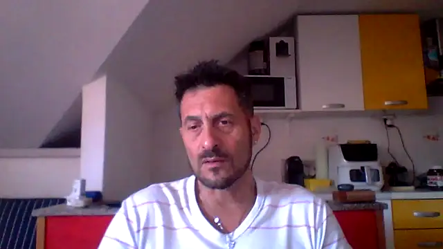 Snapshot of colosone chatting on May 9, 2026, 8:50 am colosone online show from May 9, 2026, 8:50 am