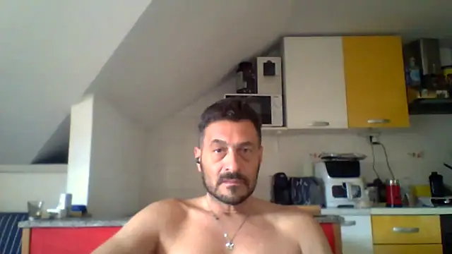 Snapshot of colosone chatting on May 19, 2026, 6:31 am colosone online show from May 19, 2026, 6:31 am