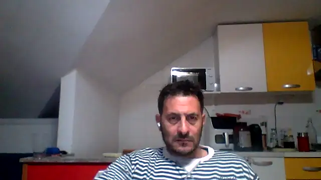 Snapshot of colosone chatting on October 31, 2025, 4:25 pm colosone online show from October 31, 2025, 4:25 pm