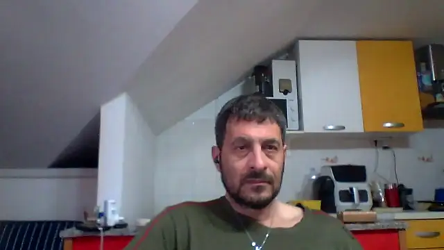 Snapshot of colosone chatting on April 22, 2026, 6:31 am colosone online show from April 22, 2026, 6:31 am