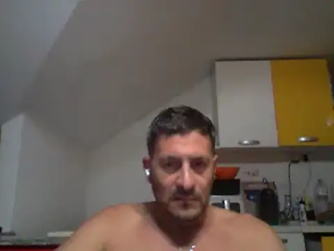 Snapshot of colosone chatting on October 7, 2025, 9:05 pm colosone online show from October 7, 2025, 9:05 pm