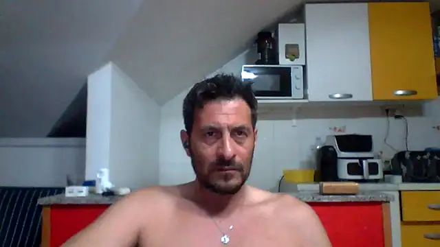 Snapshot of colosone chatting on April 28, 2026, 8:57 pm colosone online show from April 28, 2026, 8:57 pm