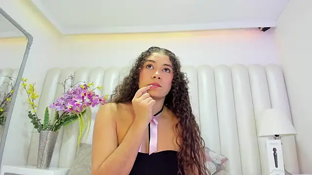 CamilaCastillo online show from April 16, 2026, 9:39 pm