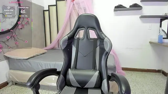 Luna  02 online show from March 25, 2026, 11:31 am