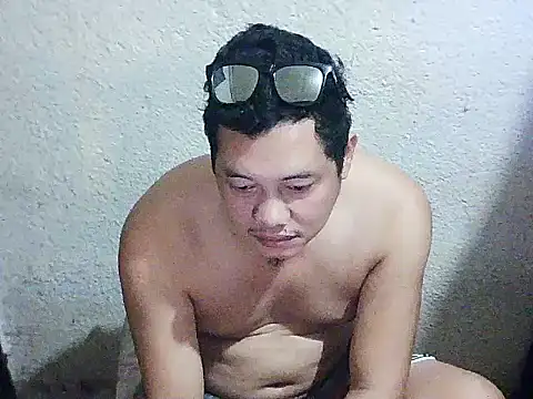 Snapshot of UrAsianGuy90 chatting on February 8, 2026, 4:10 am UrAsianGuy90 online show from February 8, 2026, 4:10 am