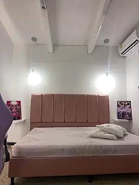 Snapshot of Iamcami_ chatting on February 17, 2026, 7:00 pm Iamcami online show from February 17, 2026, 7:00 pm