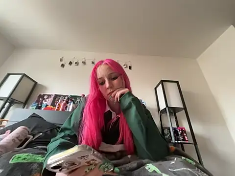 Snapshot of prettygirltracy_12 chatting on February 8, 2026, 9:12 pm prettygirltracy 12 online show from February 8, 2026, 9:12 pm