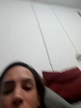 ofjuliaa online show from April 8, 2026, 2:35 am