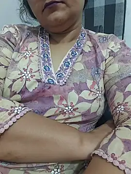 piryasharma005 online show from May 8, 2026, 6:28 am