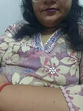 piryasharma005 online show from May 7, 2026, 3:04 pm