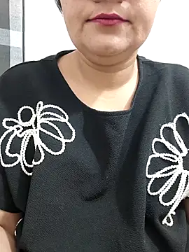 piryasharma005 online show from May 14, 2026, 11:46 pm