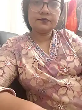 piryasharma005 online show from May 12, 2026, 4:24 pm
