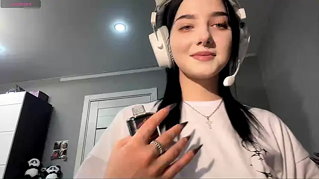 TomiRodenberg online show from January 9, 2026, 1:51 pm