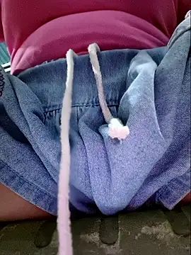 linhha23 online show from March 7, 2026, 12:32 pm