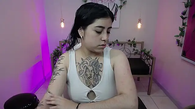 Snapshot of Adri_gomez_x chatting on June 30, 2026, 1:22 pm Adri gomez x online show from June 30, 2026, 1:22 pm