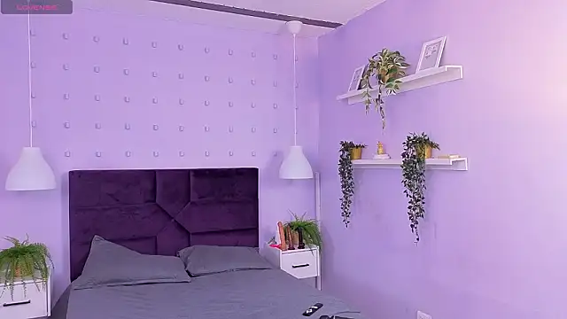 Yasminbrattz online show from March 12, 2026, 11:36 am