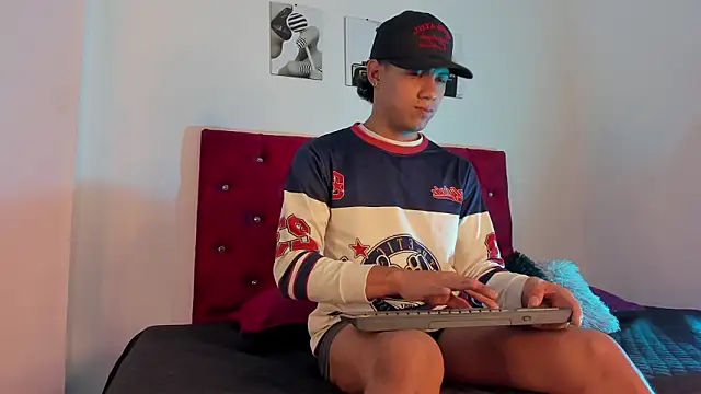 Snapshot of Liamsubtle01 chatting on February 17, 2026, 11:07 am Liamsubtle01 online show from February 17, 2026, 11:07 am