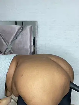 NataliaMillers online show from February 6, 2026, 7:59 am