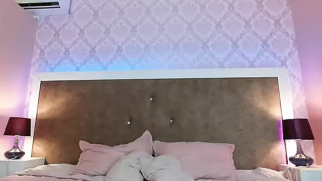 Snapshot of DemmiWild chatting on February 18, 2026, 7:32 pm DemmiWild online show from February 18, 2026, 7:32 pm