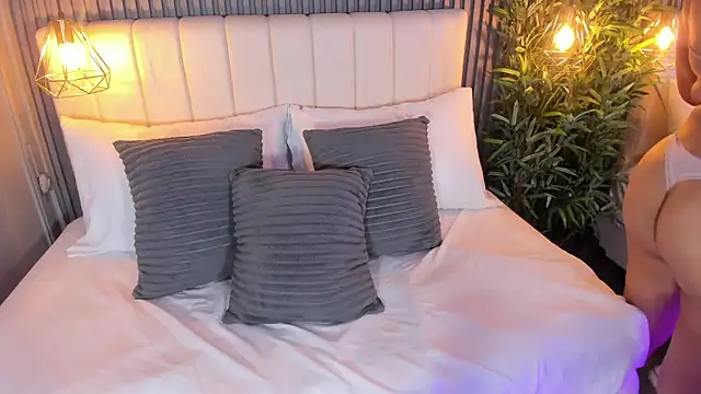 LunaKarther online show from February 18, 2026, 11:50 am