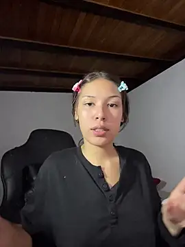 Kitty20205 online show from April 14, 2026, 1:21 am