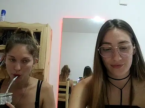 Snapshot of Noracherry chatting on February 15, 2026, 9:25 pm Noracherry online show from February 15, 2026, 9:25 pm